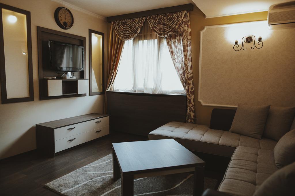 Hotel Sumski Feneri Бітола Екстер'єр фото